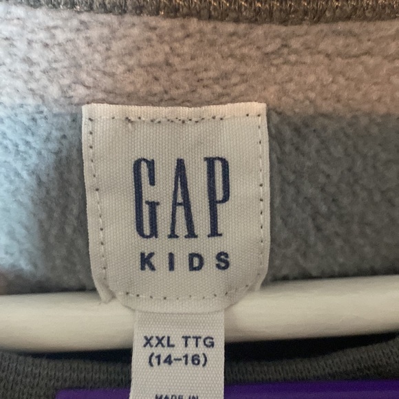 Gently used Boys Gap sweater size XXL fits 14-16 years old - Picture 2 of 4